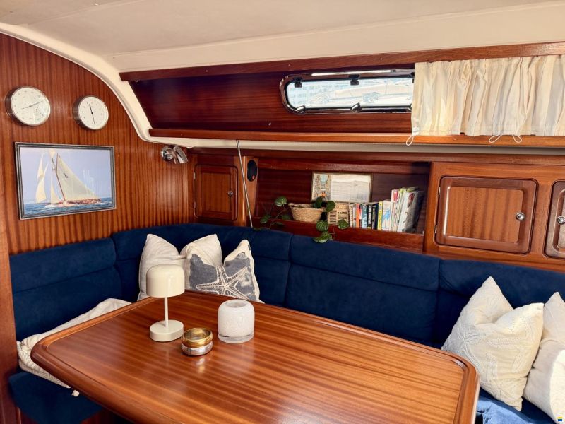 Bavaria 37