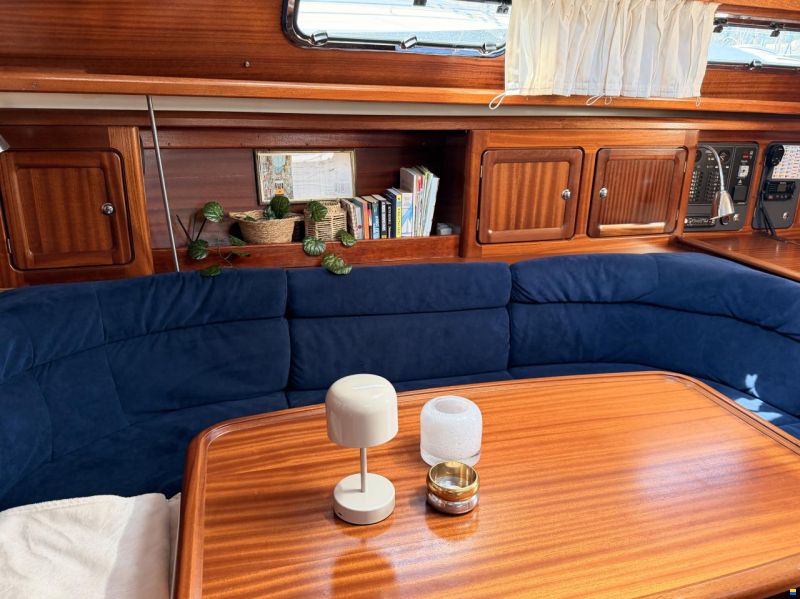 Bavaria 37