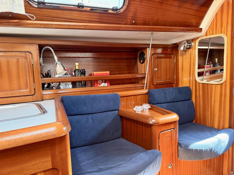 Bavaria 37