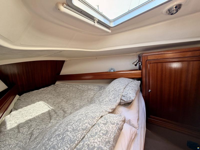 Bavaria 37