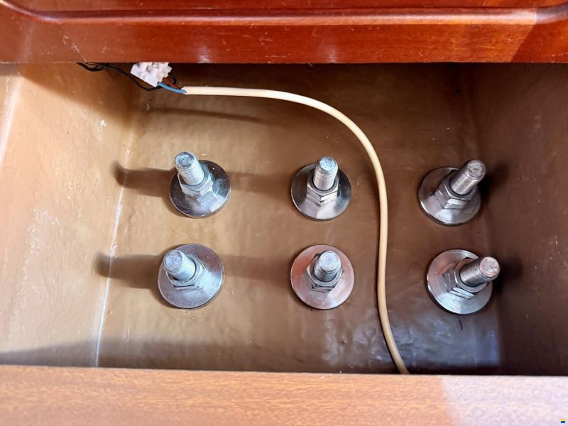 Bavaria 37