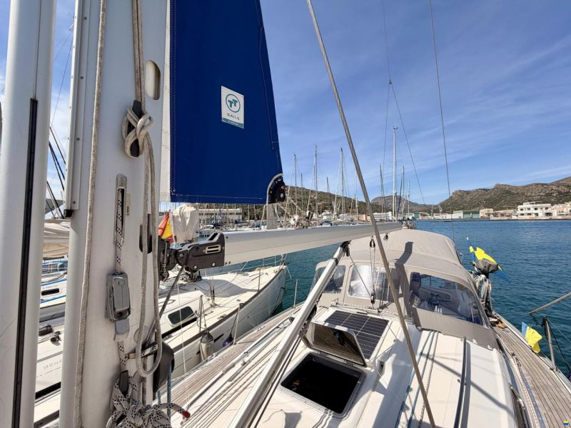 Bavaria 37