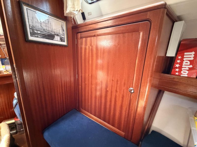 Bavaria 37