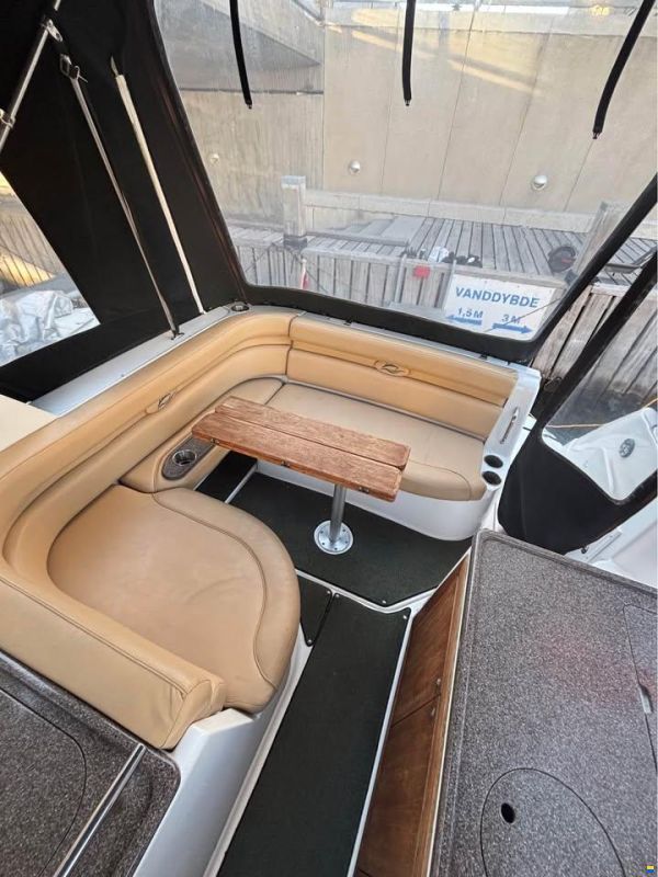 Rinker 280 Express Cruiser