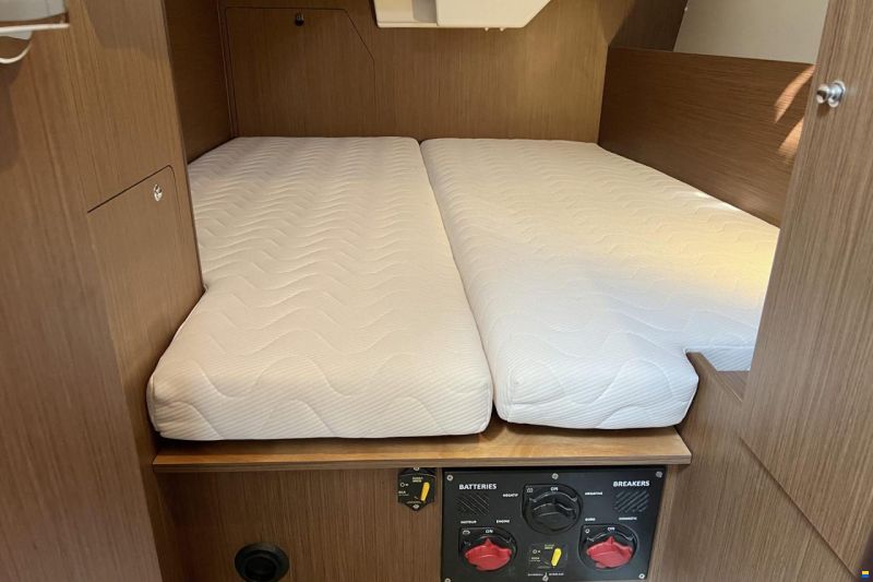 Beneteau Oceanis 38.1