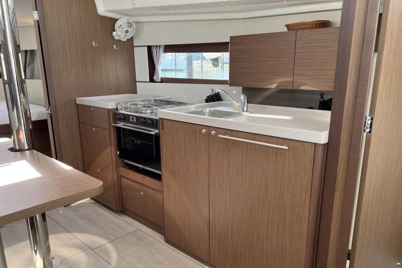 Beneteau Oceanis 38.1