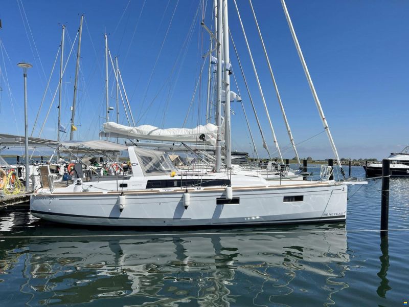 Beneteau Oceanis 38.1