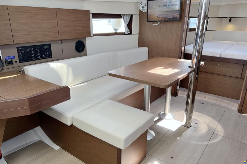 Beneteau Oceanis 38.1