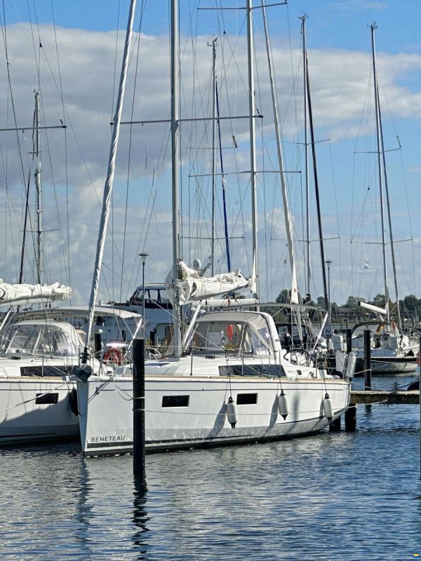 Beneteau Oceanis 38.1