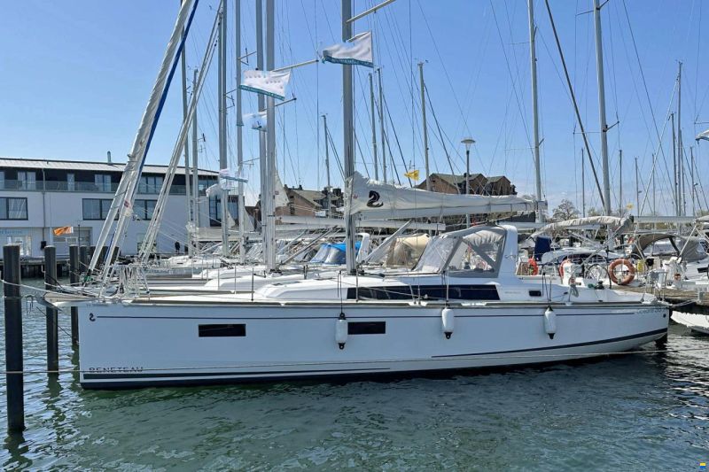 Beneteau Oceanis 38.1