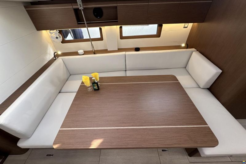 Beneteau Oceanis 51.1
