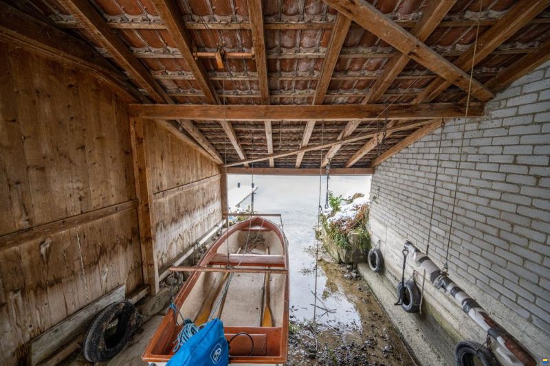 Ruderboot mit Aufzug