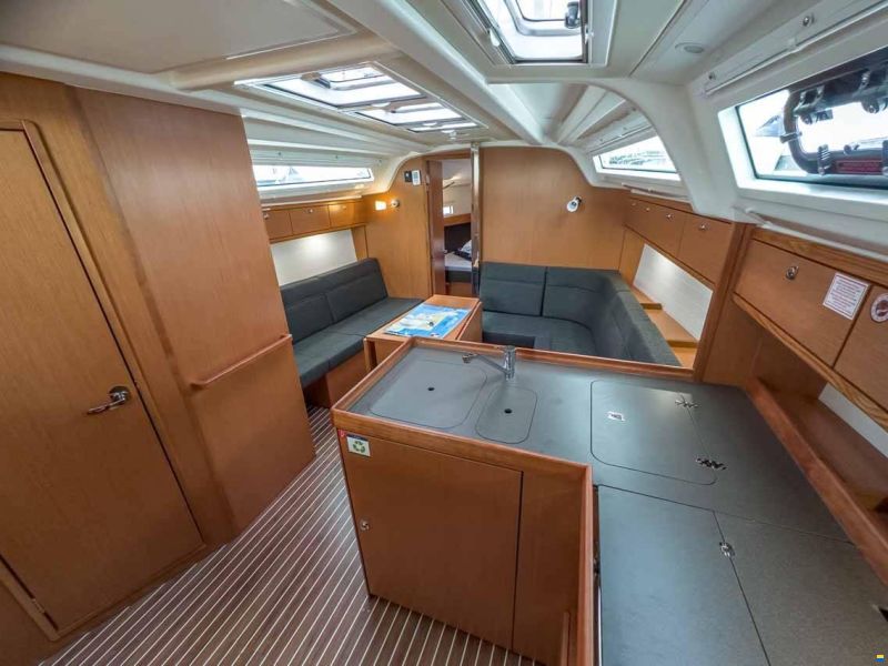 Bavaria Cruiser 37