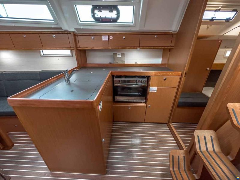 Bavaria Cruiser 37