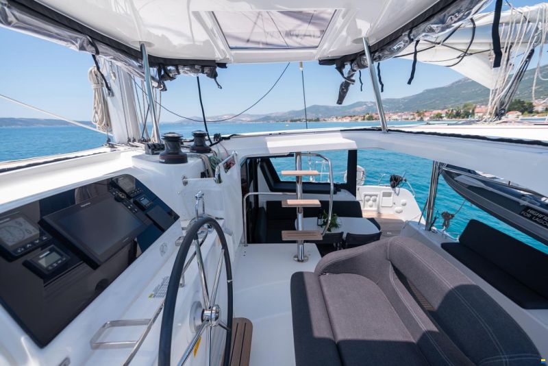 Lagoon 42 Owner Version FULL OPTION
