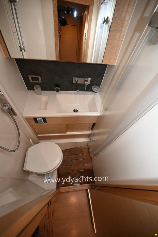 Hanse 548