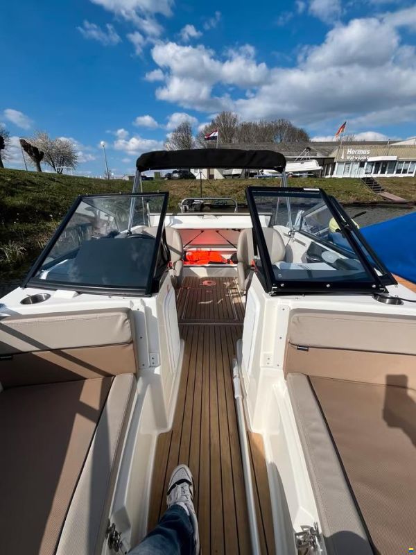 Quicksilver Bowrider 555