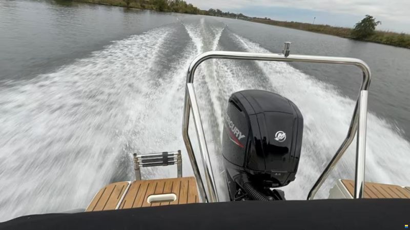 Quicksilver Bowrider 555