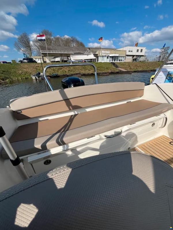 Quicksilver Bowrider 555