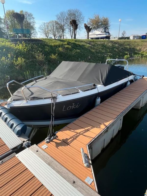 Quicksilver Bowrider 555