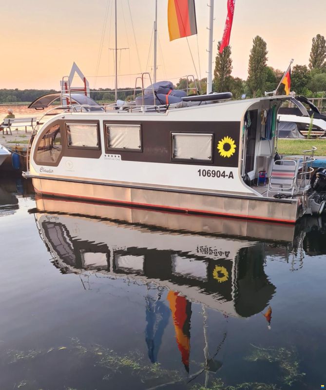 CaravanBoat