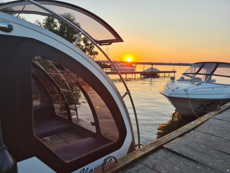 CaravanBoat