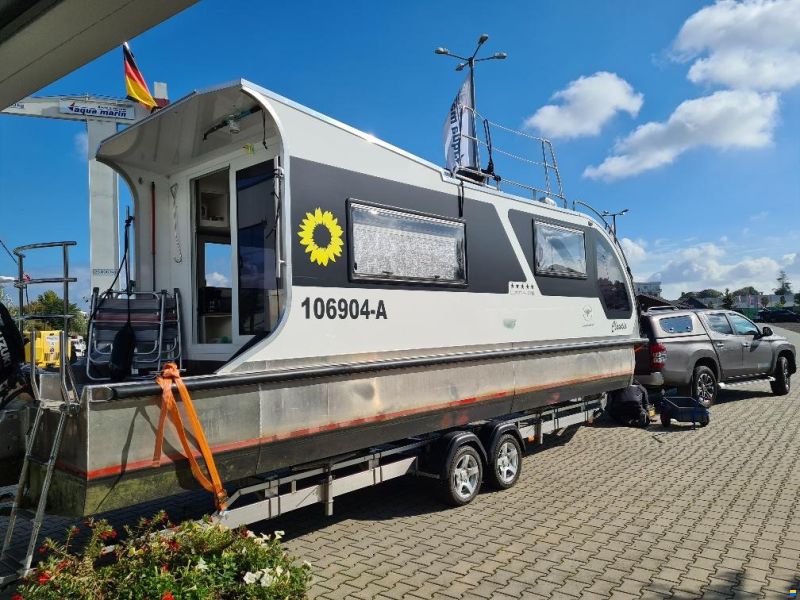 CaravanBoat