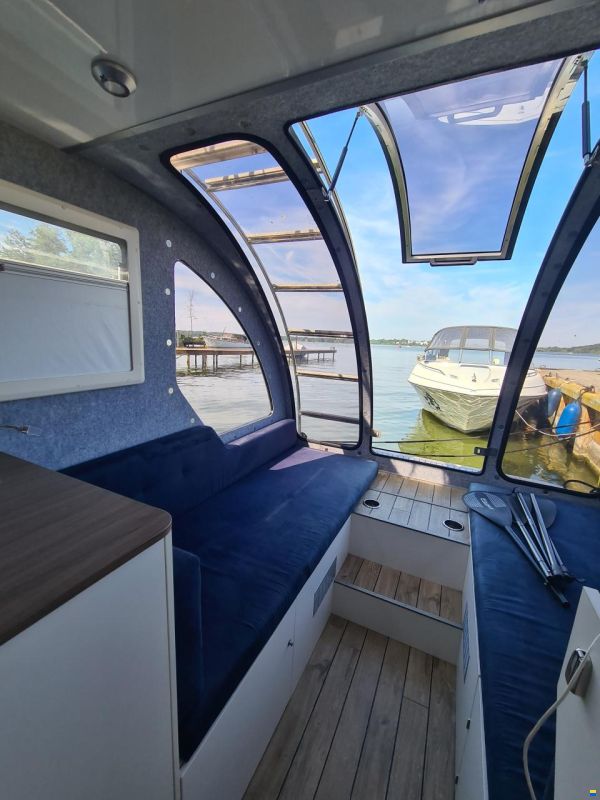 CaravanBoat