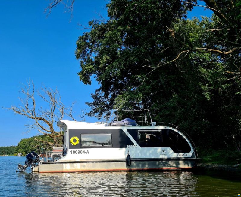 CaravanBoat