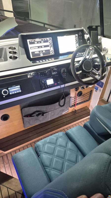 Axopar 28 Brabus Aft Cabin