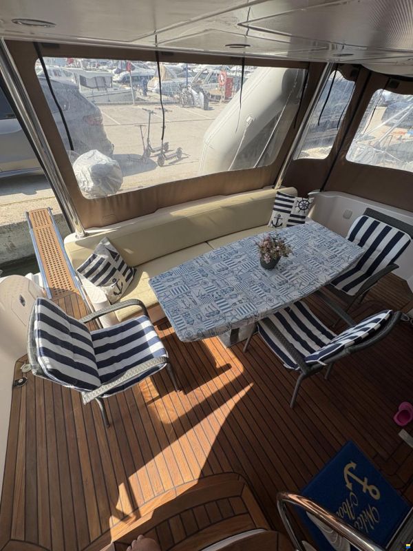 Majesty Yachts Majesty 56 Fly