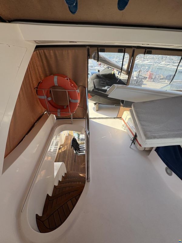 Majesty Yachts Majesty 56 Fly