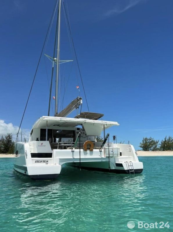 Fountaine Pajot Lucia 40