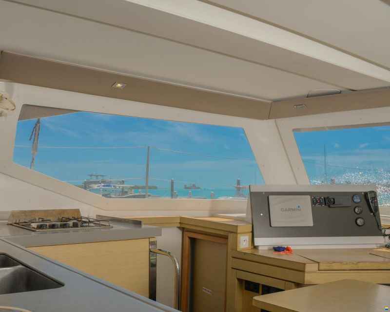 Fountaine Pajot Lucia 40