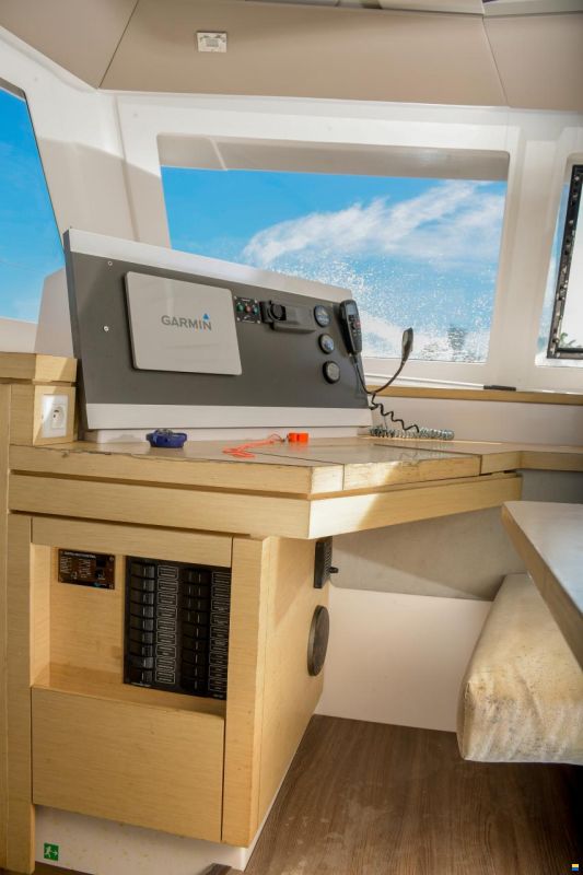 Fountaine Pajot Lucia 40
