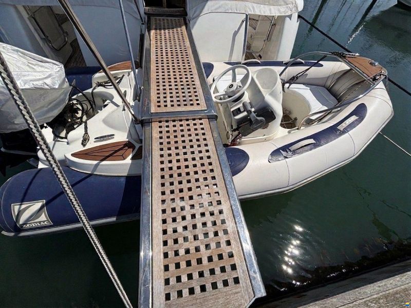 Azimut 46