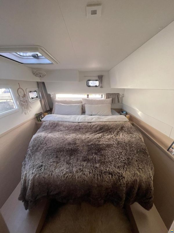 Lagoon 42