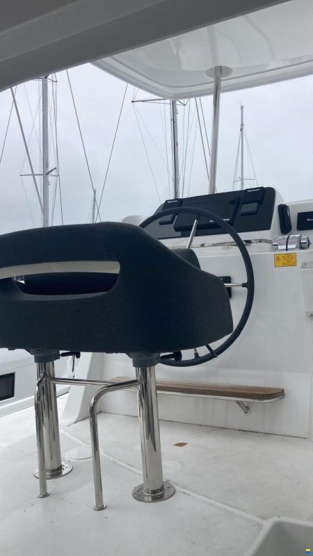 Lagoon 42