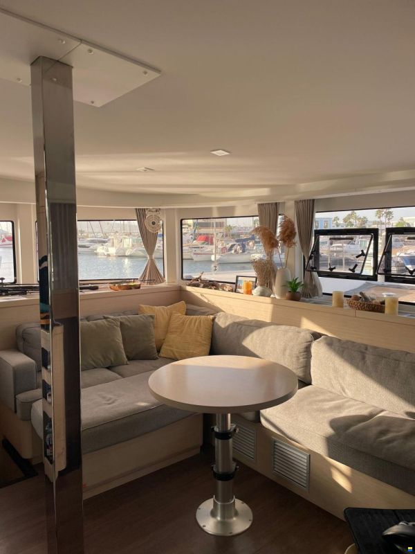 Lagoon 42