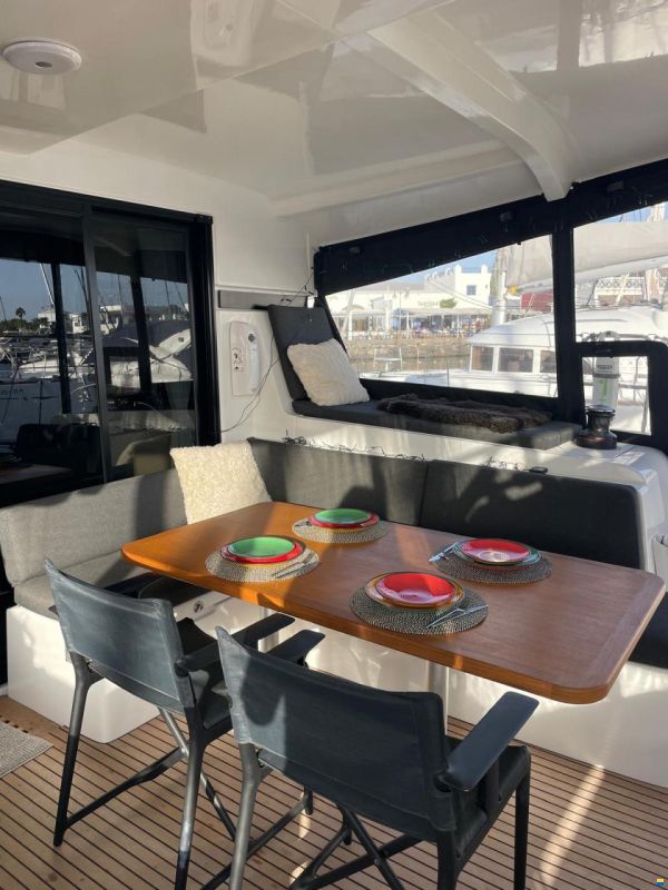 Lagoon 42