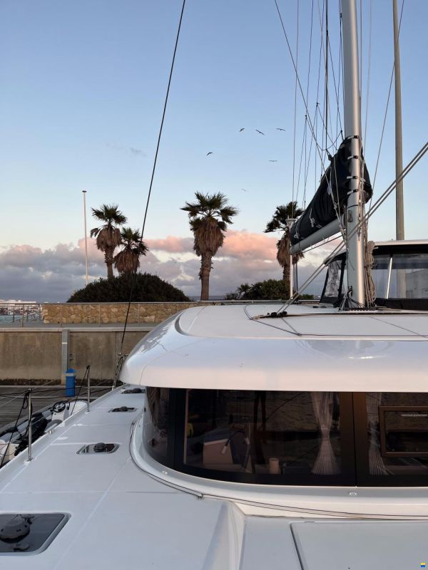 Lagoon 42
