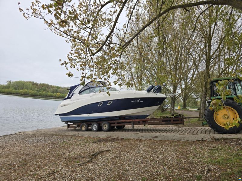 Rinker 310 Express Cruiser