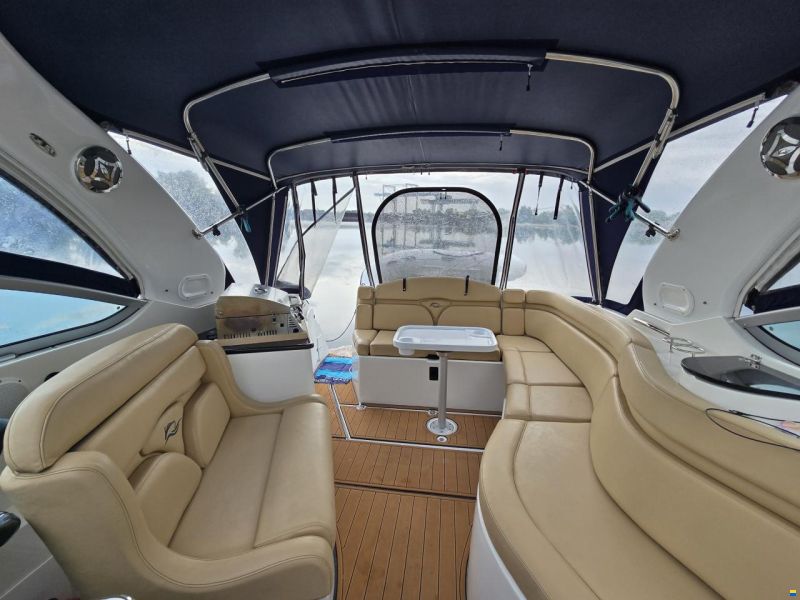 Rinker 310 Express Cruiser