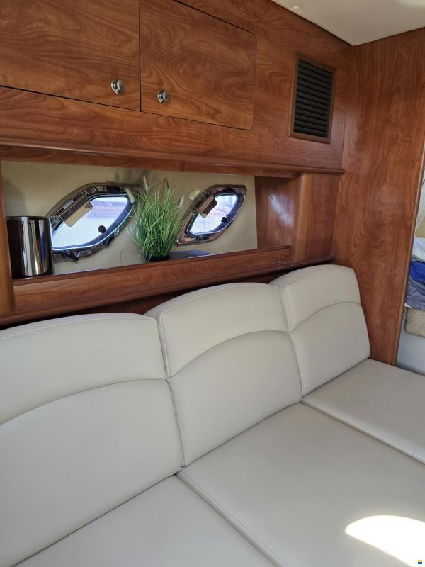 Rinker 310 Express Cruiser