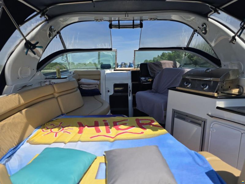 Rinker 310 Express Cruiser