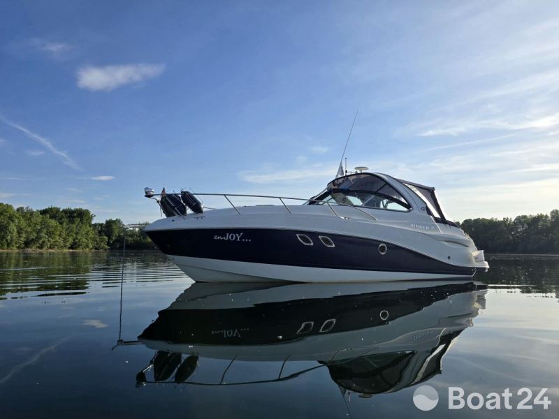 Rinker 310 Express Cruiser