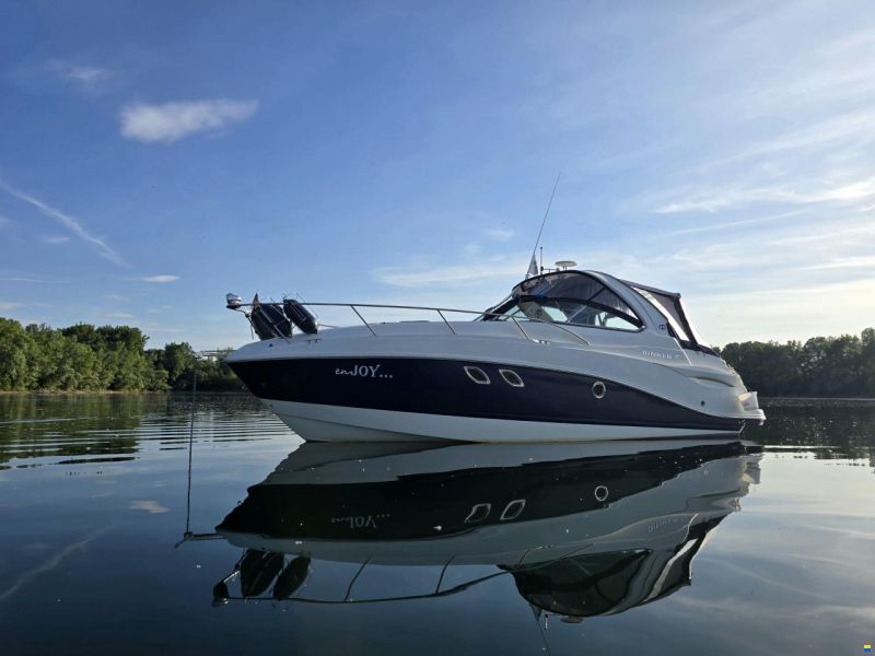 Rinker 310 Express Cruiser