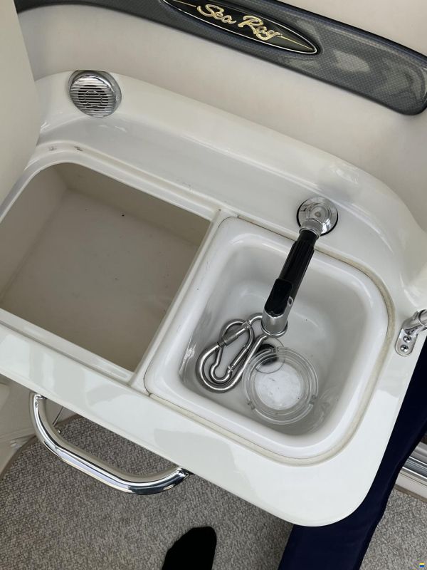 Sea Ray 240 SSE