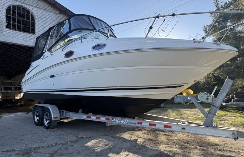 Sea Ray Sundancer 240
