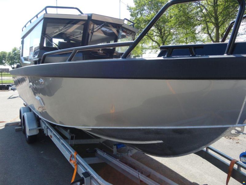 UMS boat Cabin Cruiser